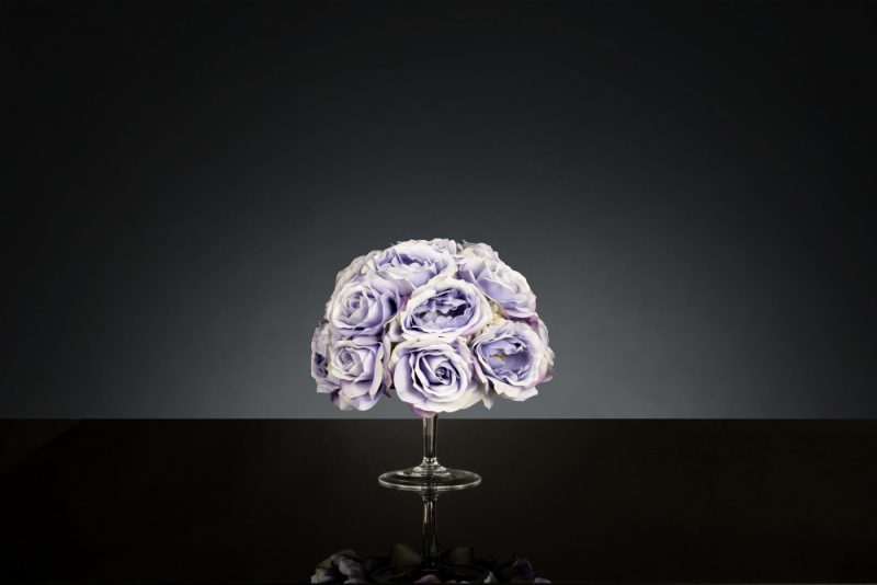 STAND LILAC ROSES